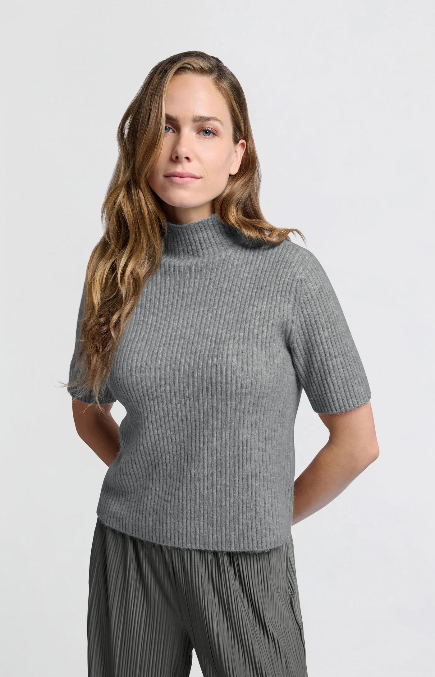 Gerippter Pullover mit kurzen Ärmeln