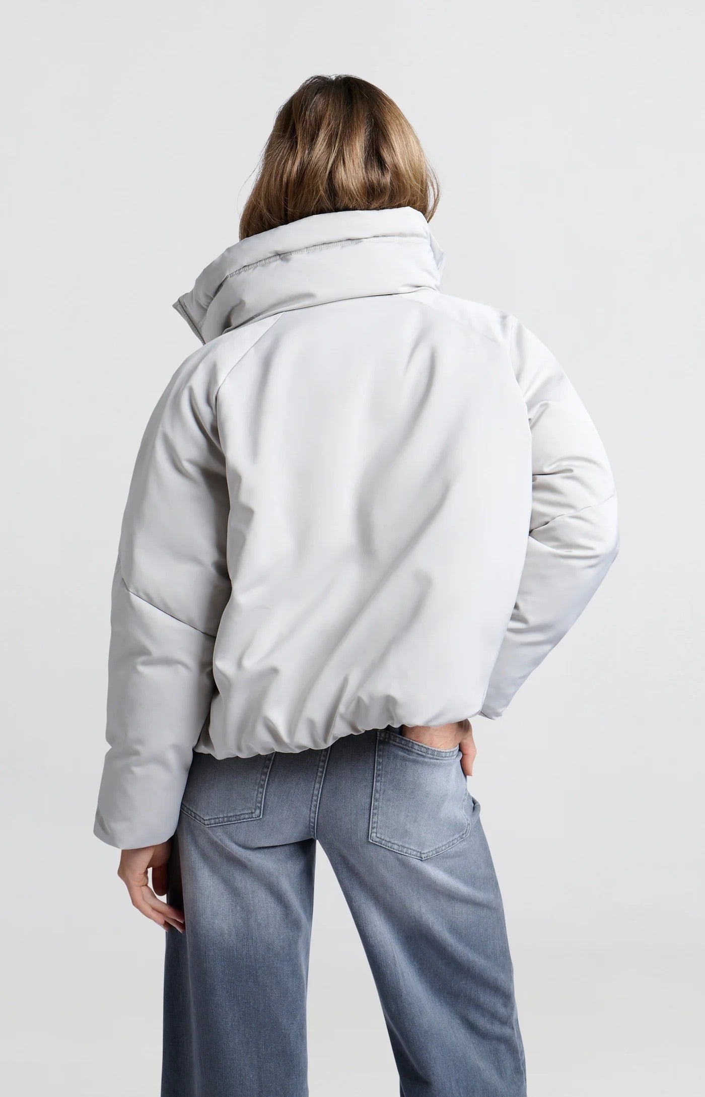 Kurz geschnittene Oversize-Daunenjacke