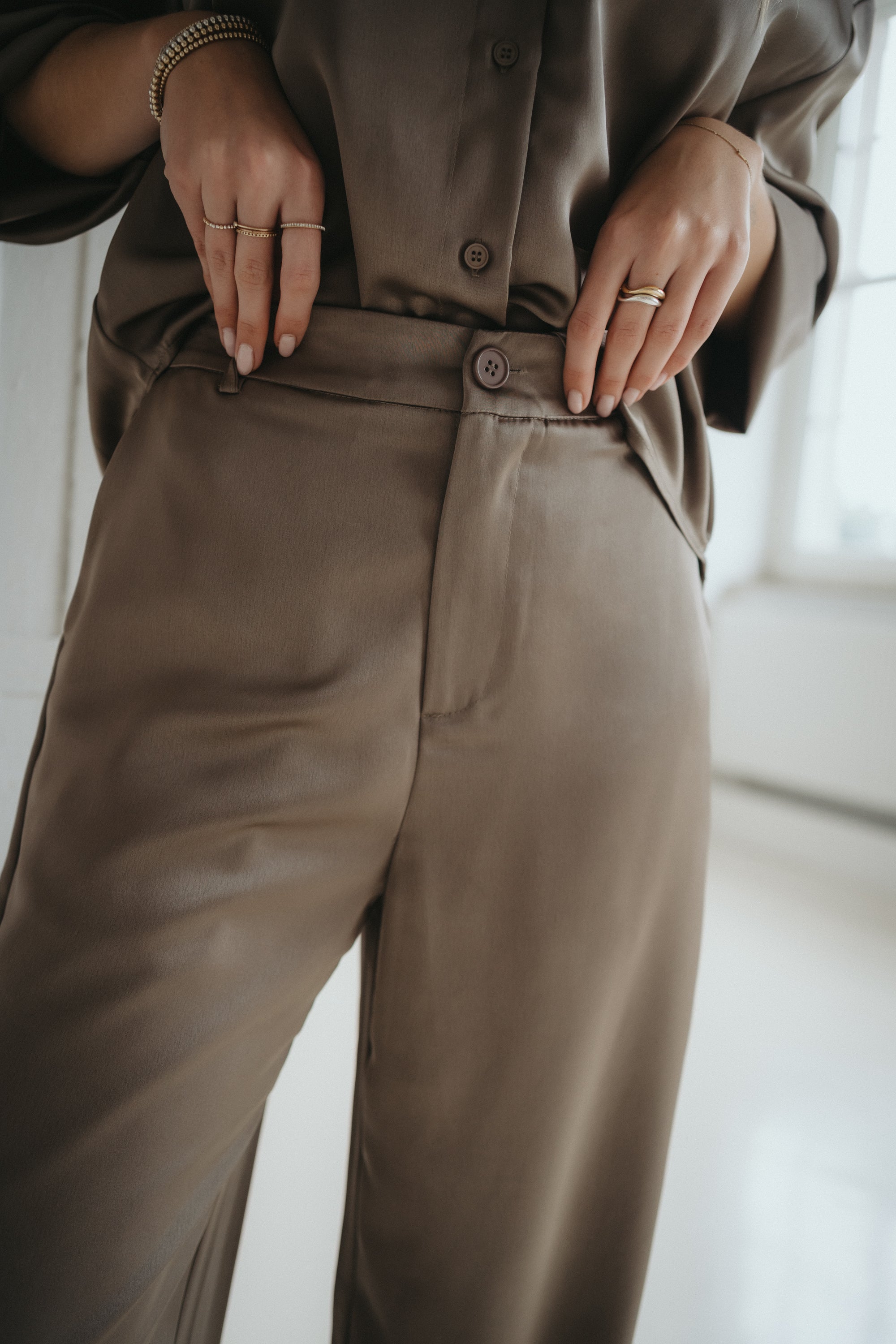 Satinhose „WandaDLL“ dark taupe