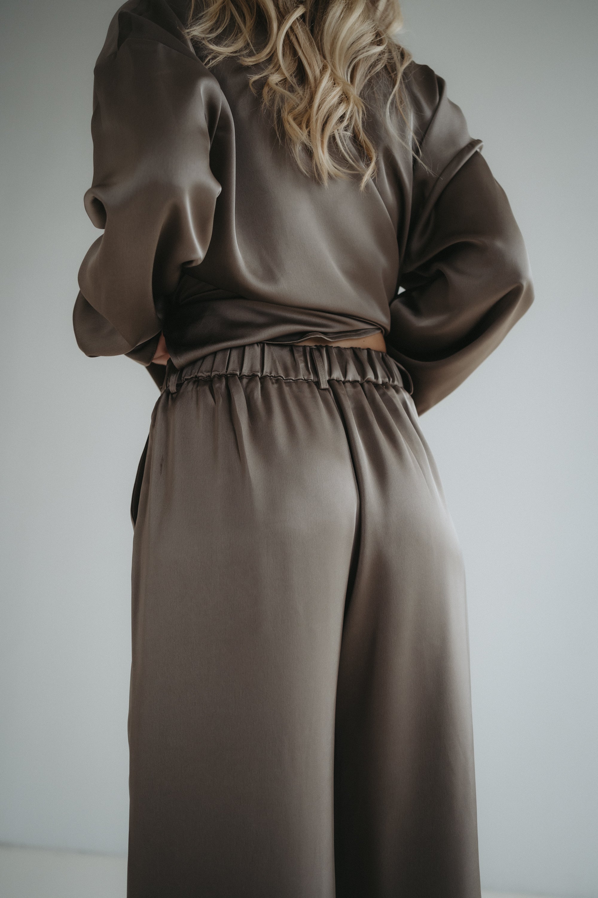 Satinhose „WandaDLL“ dark taupe